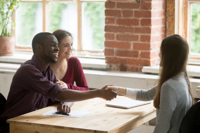 Se você está pensando em alugar o seu imóvel não deixe de conferir as 6 desvantagens de negociar com inquilino sem o apoio de uma imobiliária!